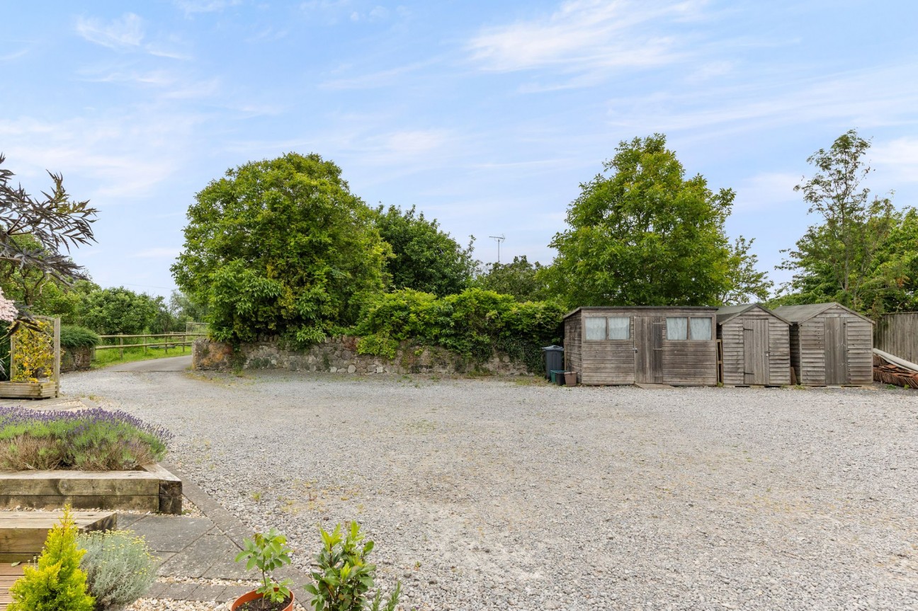 West Hewish, Little Manor Barns, BS24