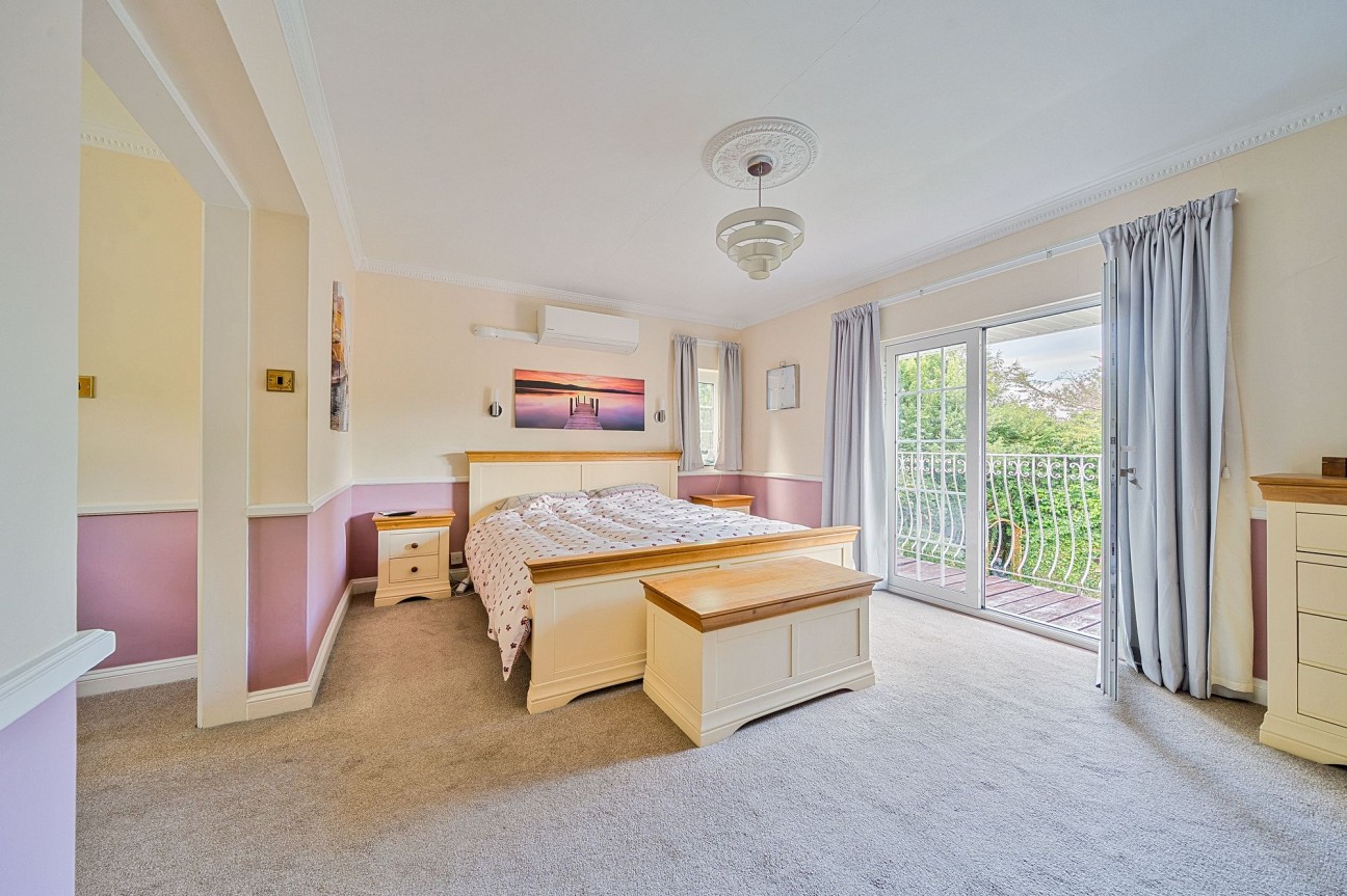 Swiss Vale House, magnificent 5 bed home with detached annexe, BS49