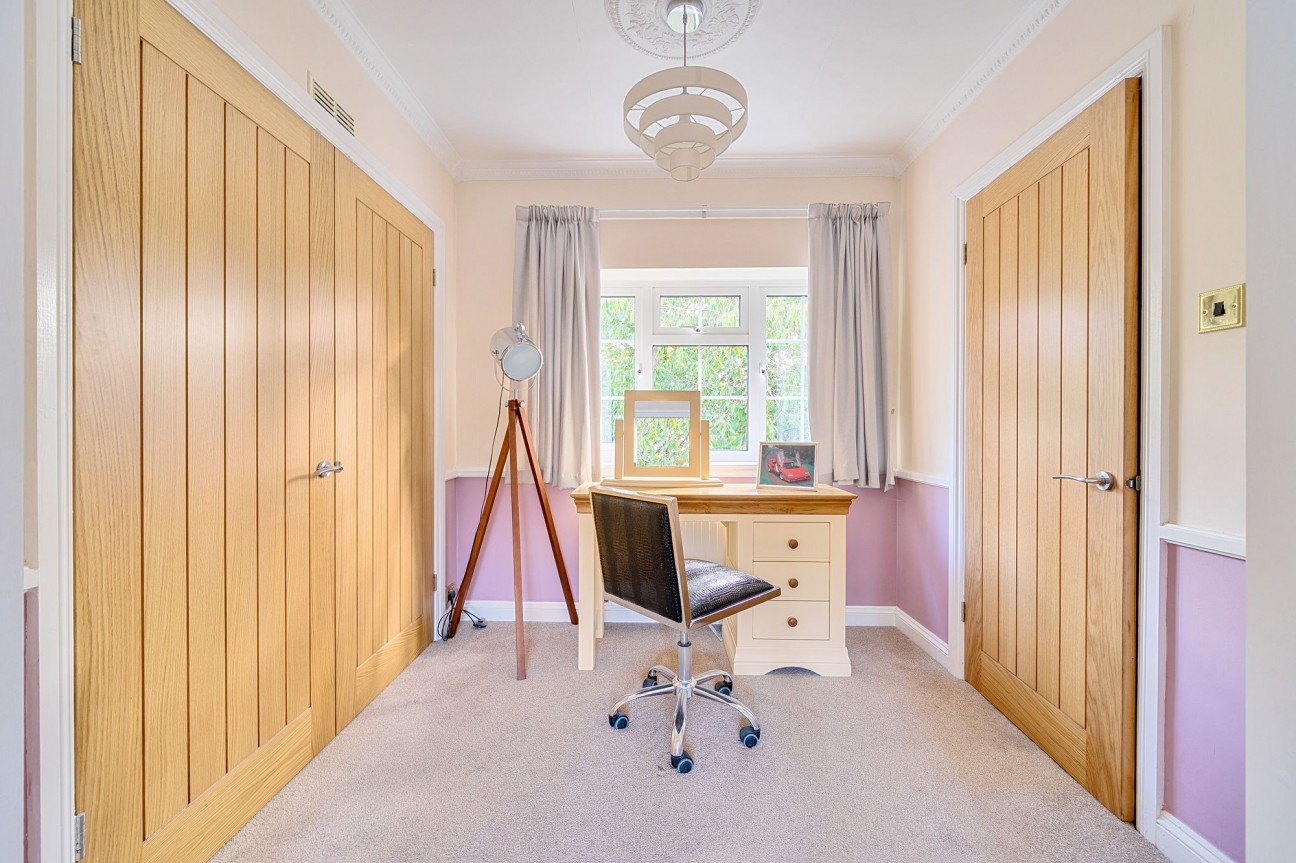 Swiss Vale House, magnificent 5 bed home with detached annexe, BS49