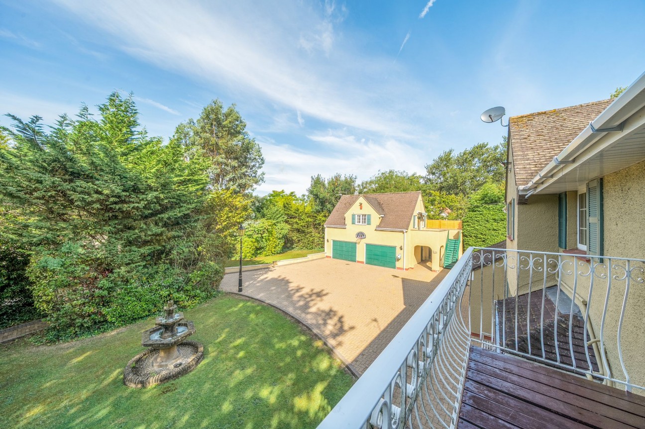 Swiss Vale House, magnificent 5 bed home with detached annexe, BS49
