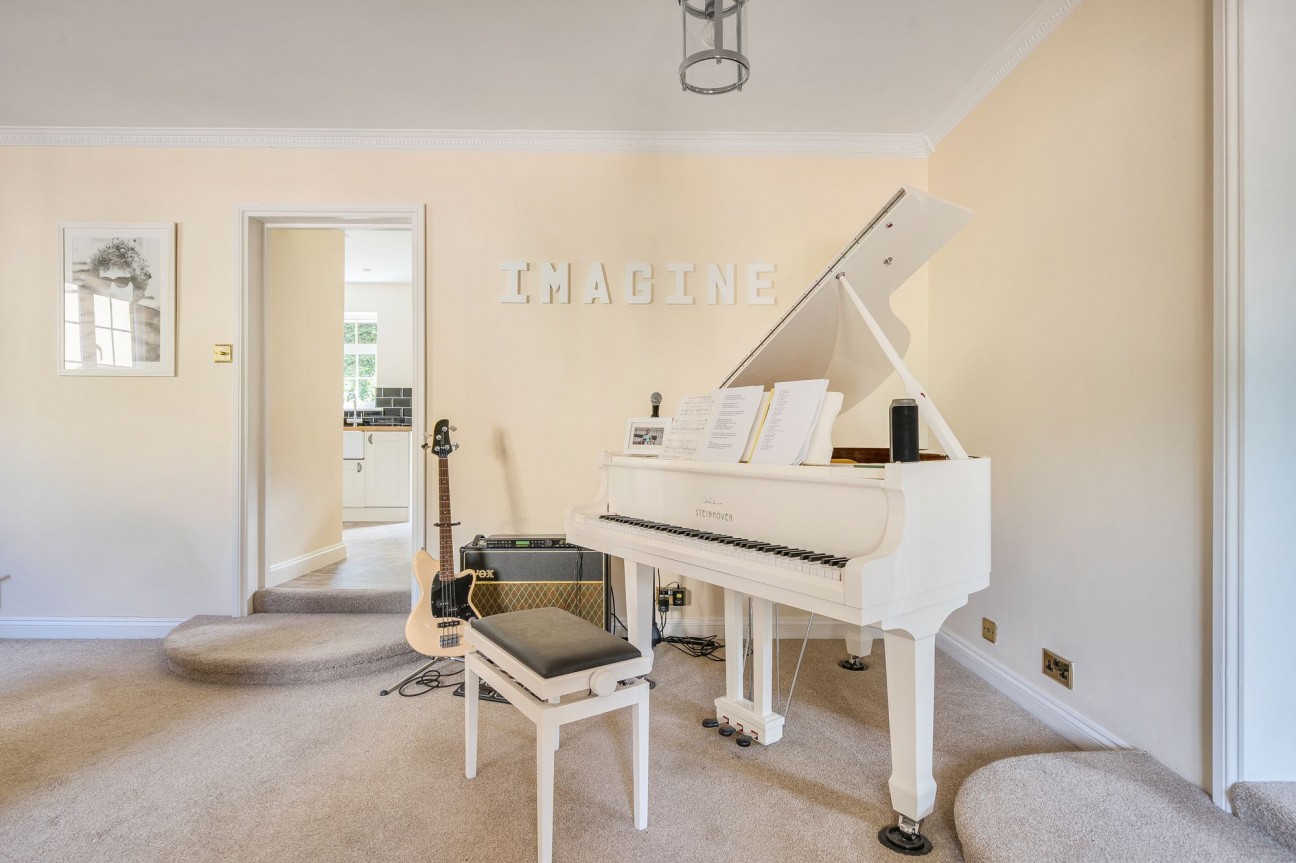 Swiss Vale House, magnificent 5 bed home with detached annexe, BS49