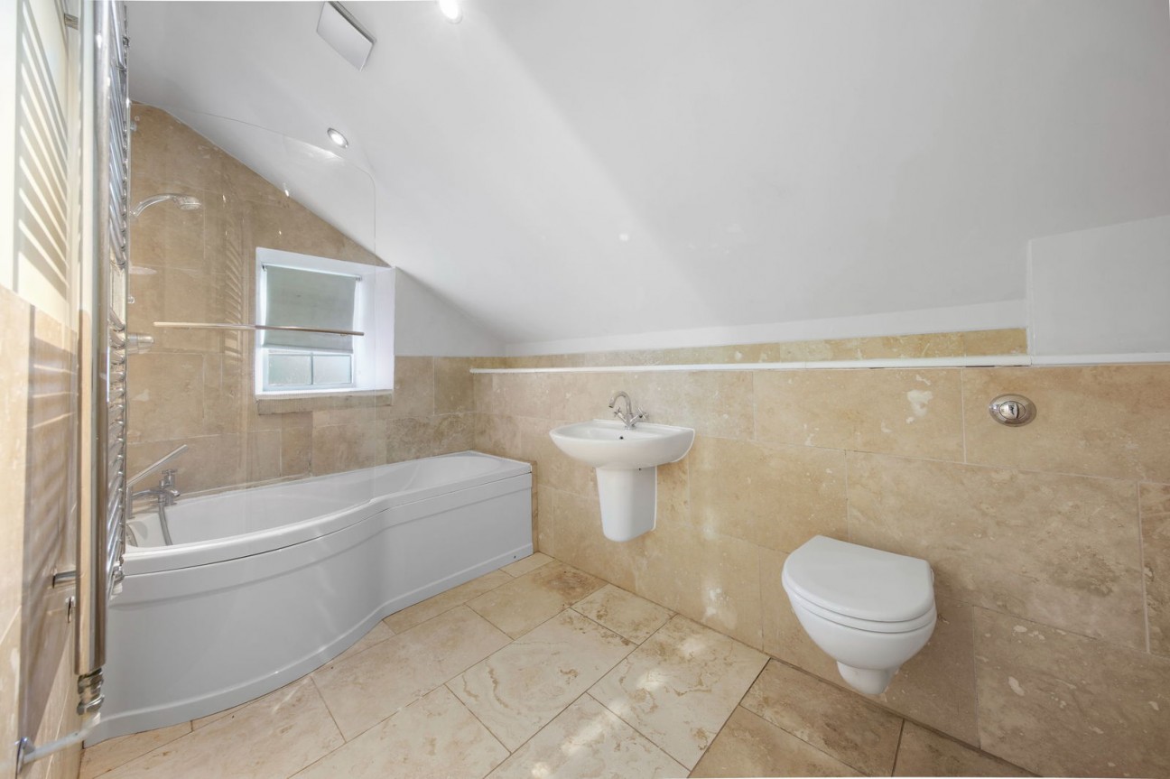 42 Matlock Green, Matlock, DE4 3BX