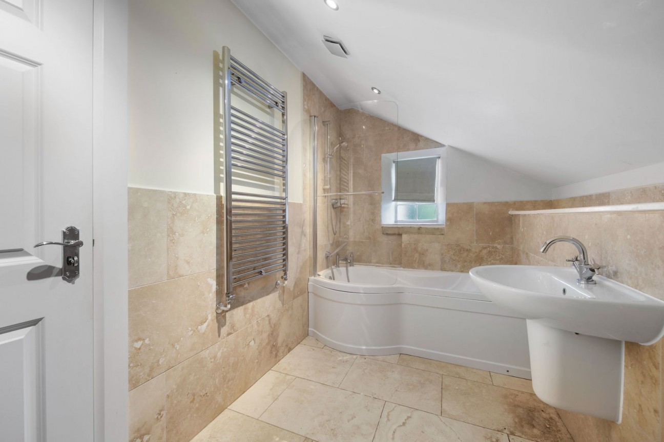 42 Matlock Green, Matlock, DE4 3BX