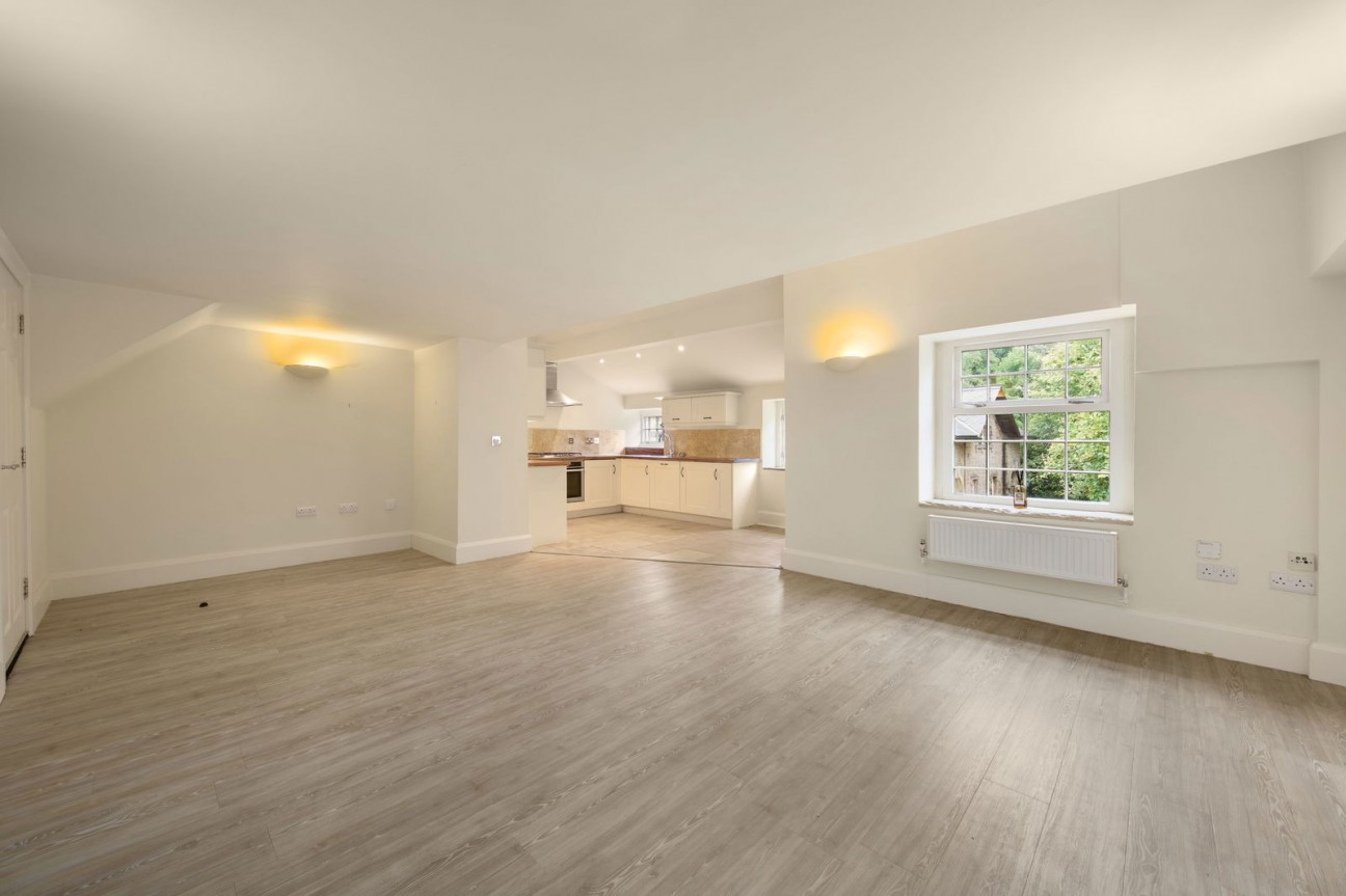 42 Matlock Green, Matlock, DE4 3BX