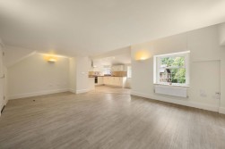 42 Matlock Green, Matlock, DE4 3BX