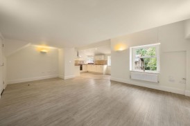 42 Matlock Green, Matlock, DE4 3BX