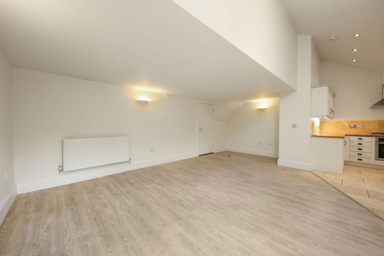 42 Matlock Green, Matlock, DE4 3BX