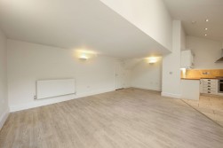 42 Matlock Green, Matlock, DE4 3BX