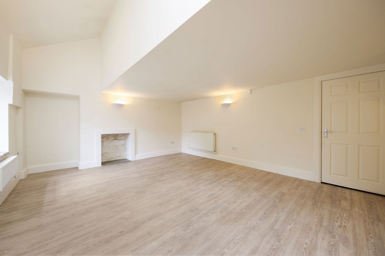 42 Matlock Green, Matlock, DE4 3BX