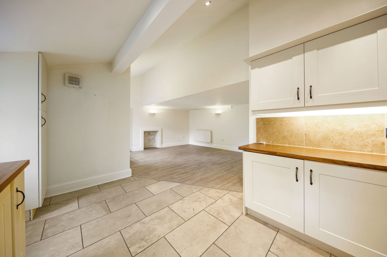 42 Matlock Green, Matlock, DE4 3BX