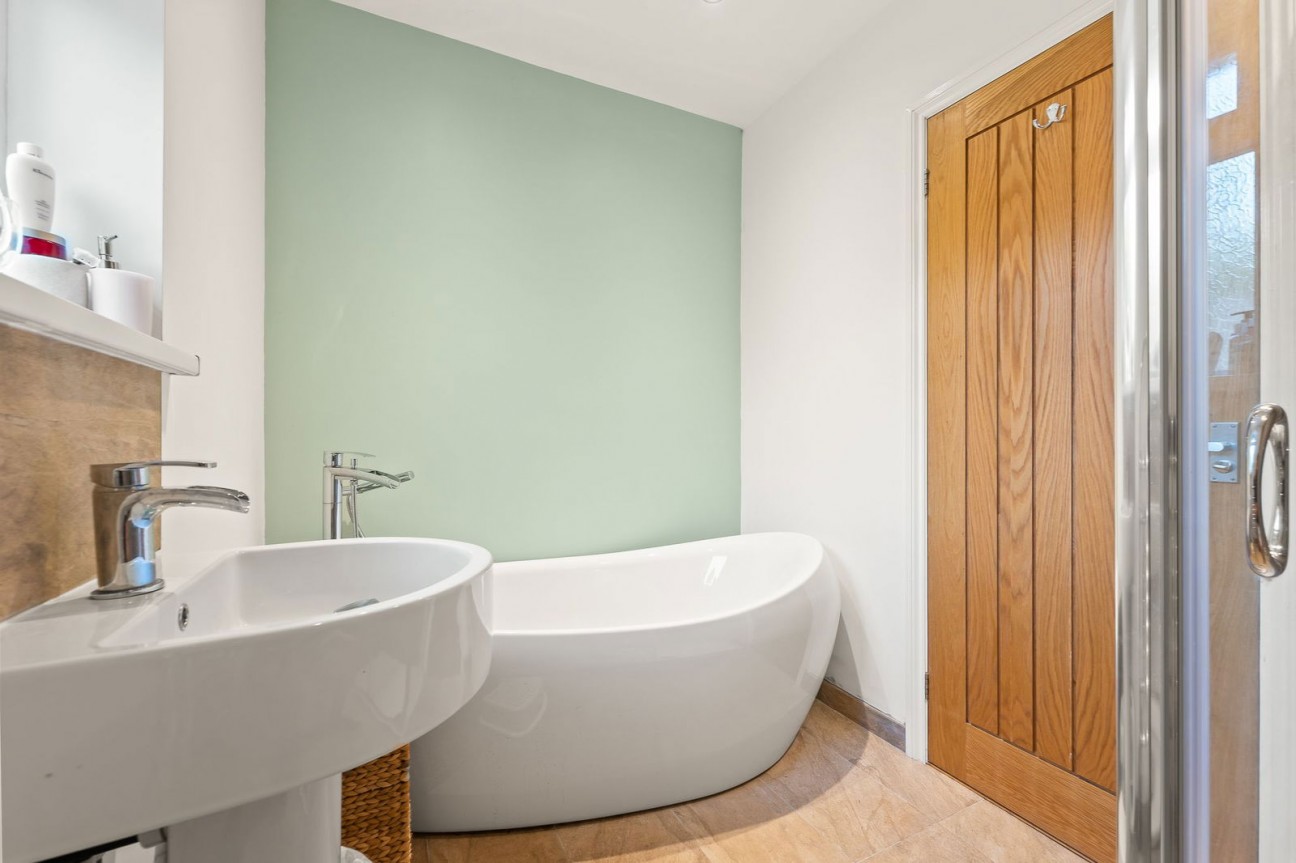 West Crescent, Matlock, DE4 3LB