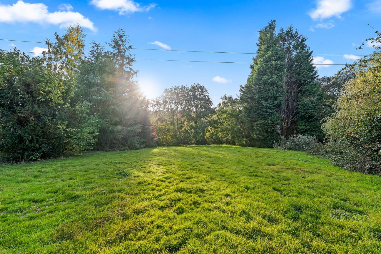 Hodge Lane, Uppertown, Ashover. S45 0JB