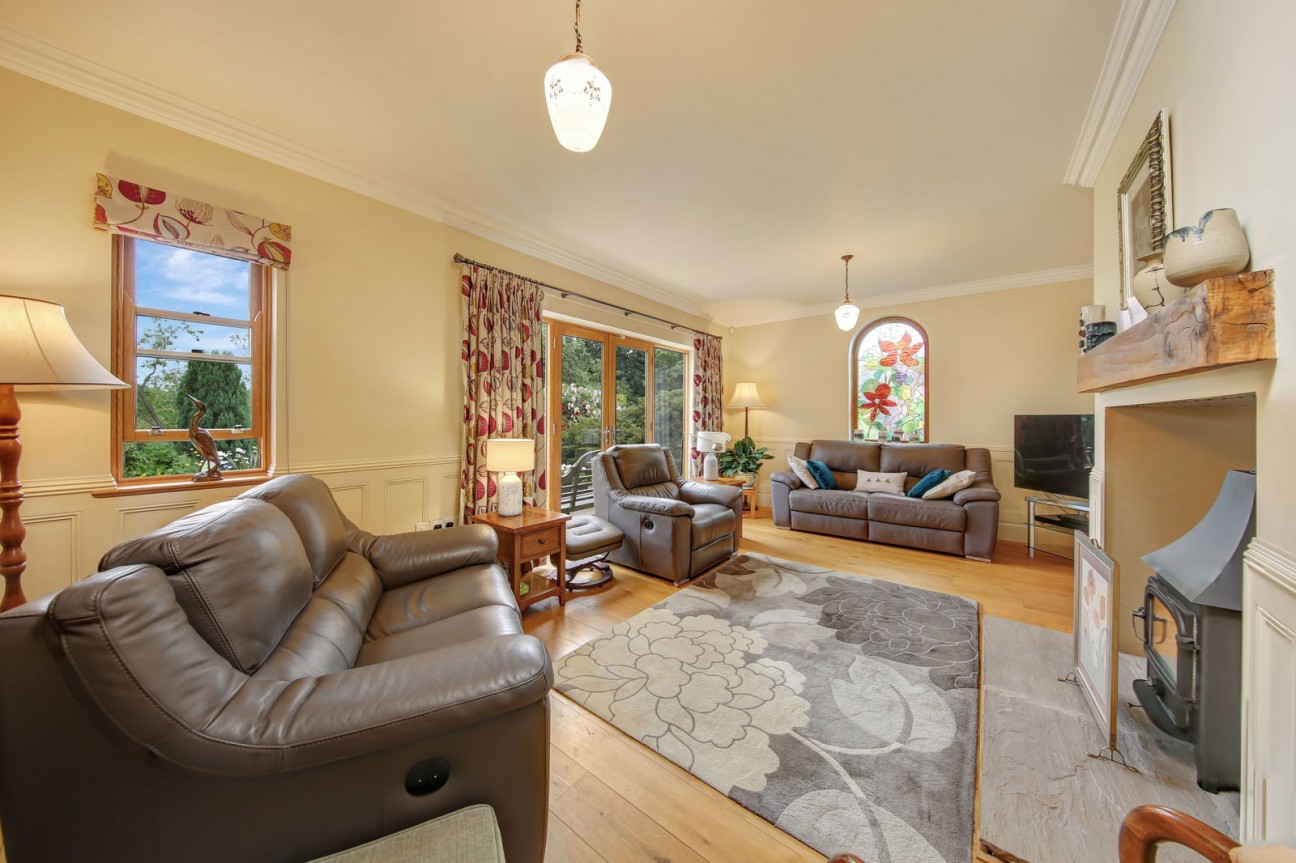 Holymoor Road, Holymoorside. S42 7DU