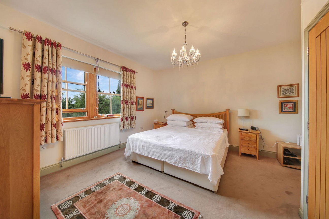 Holymoor Road, Holymoorside. S42 7DU