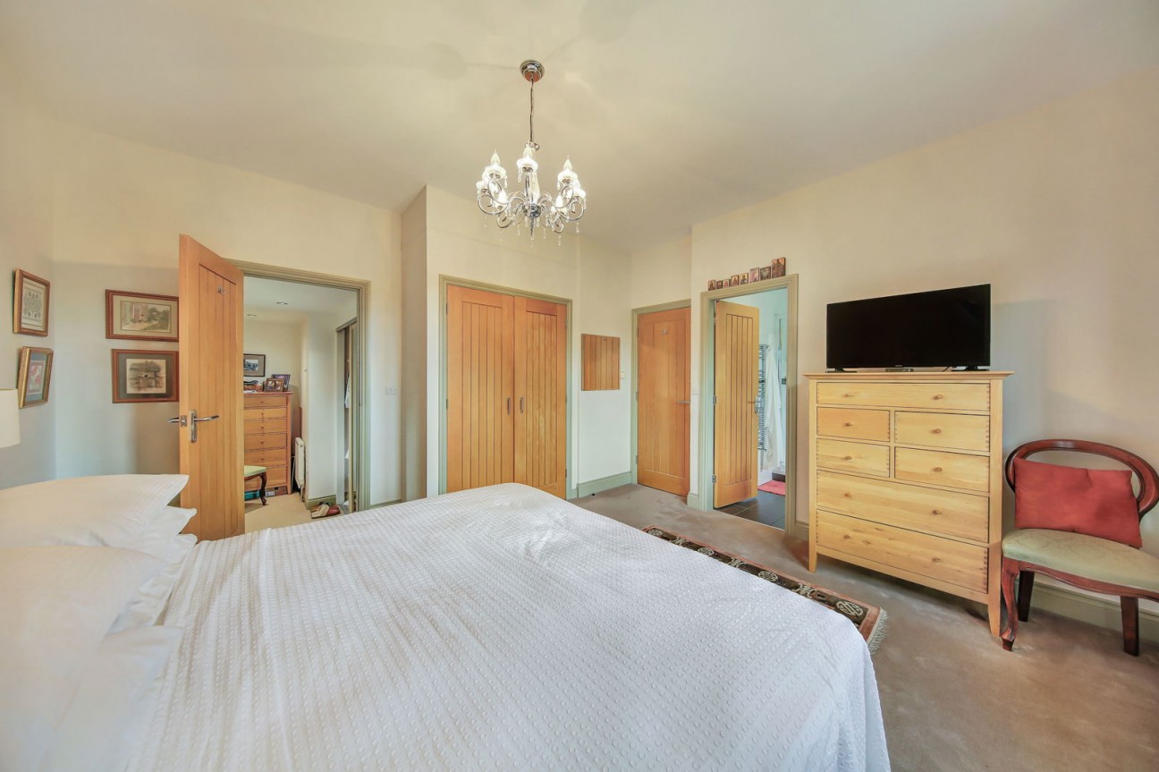 Holymoor Road, Holymoorside. S42 7DU