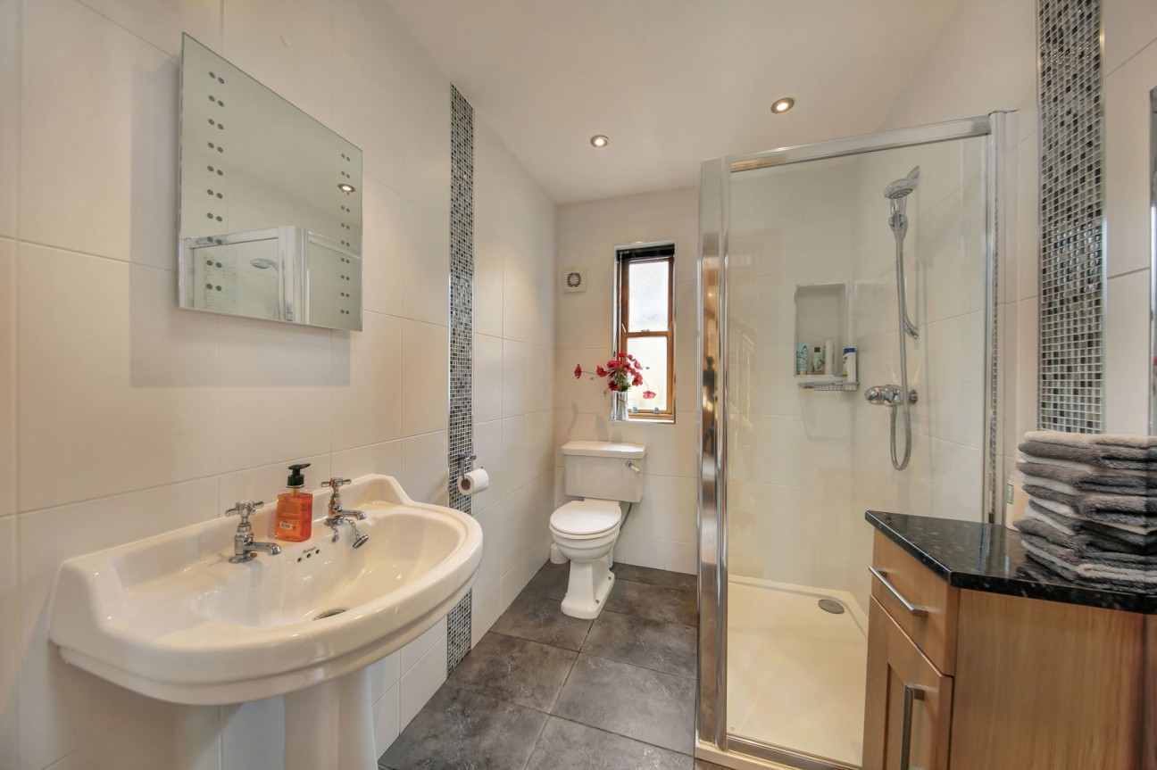 Holymoor Road, Holymoorside. S42 7DU