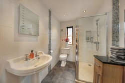 Holymoor Road, Holymoorside. S42 7DU