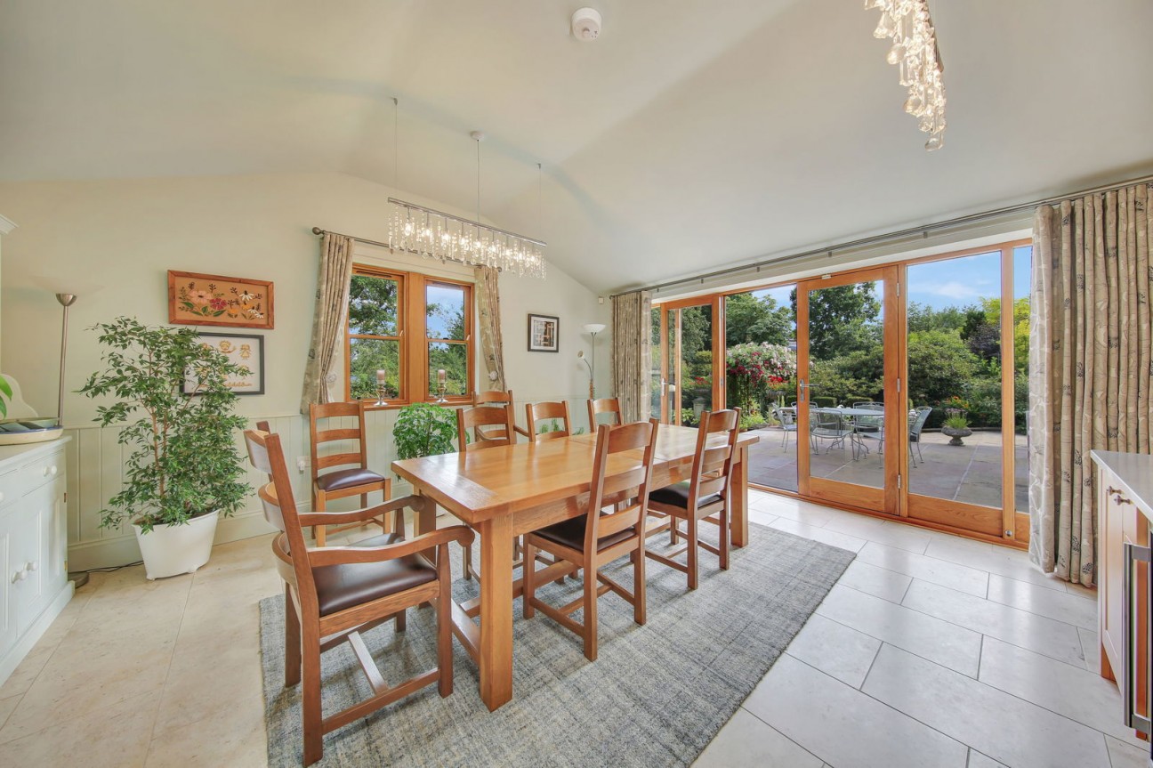 Holymoor Road, Holymoorside. S42 7DU