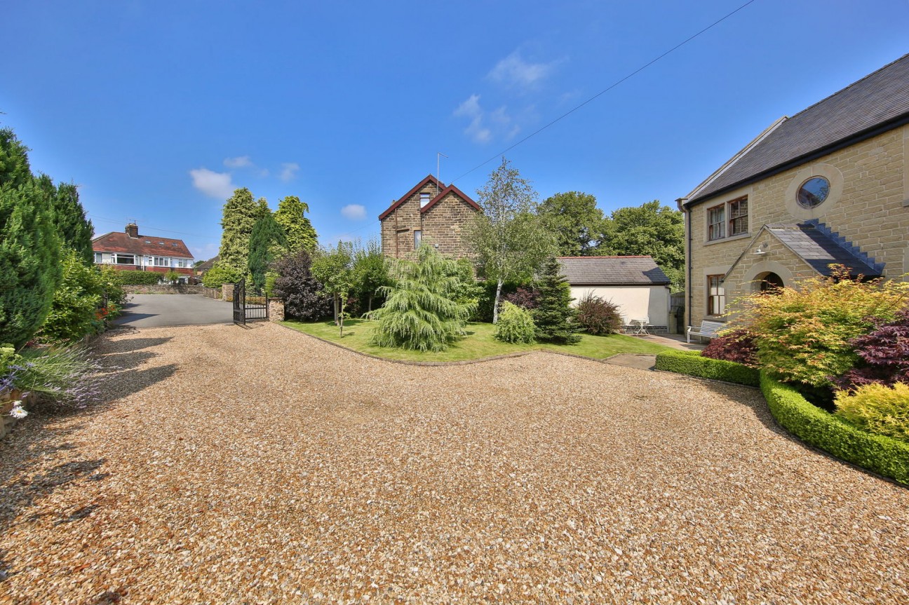 Holymoor Road, Holymoorside. S42 7DU