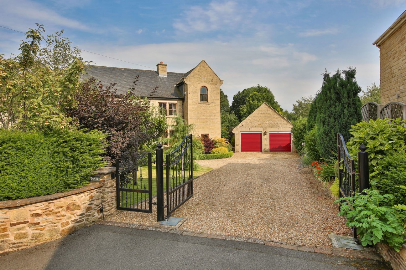 Holymoor Road, Holymoorside. S42 7DU