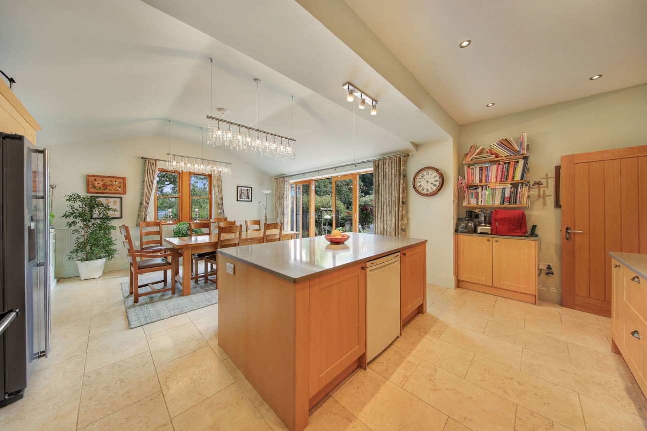 Holymoor Road, Holymoorside. S42 7DU