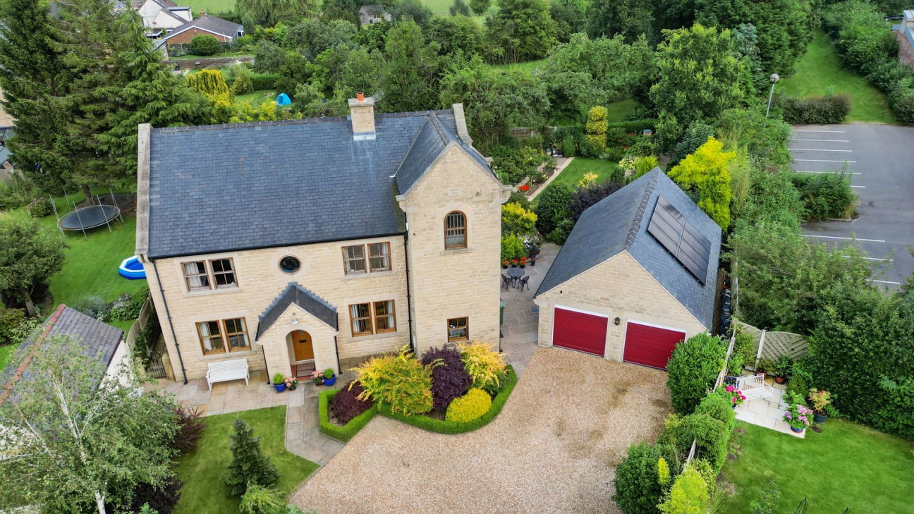 Holymoor Road, Holymoorside. S42 7DU