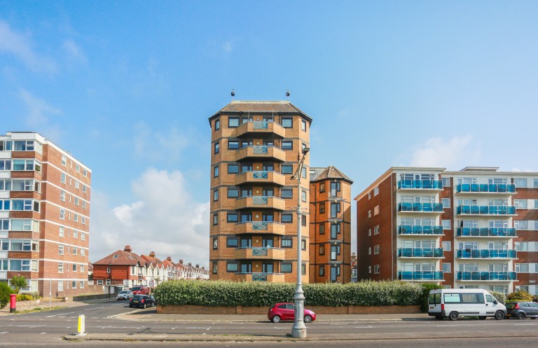 Kingsway, Hove, BN3