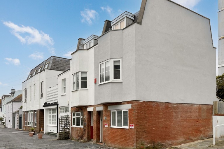 13B Royal Crescent Mews, Brighton, BN2