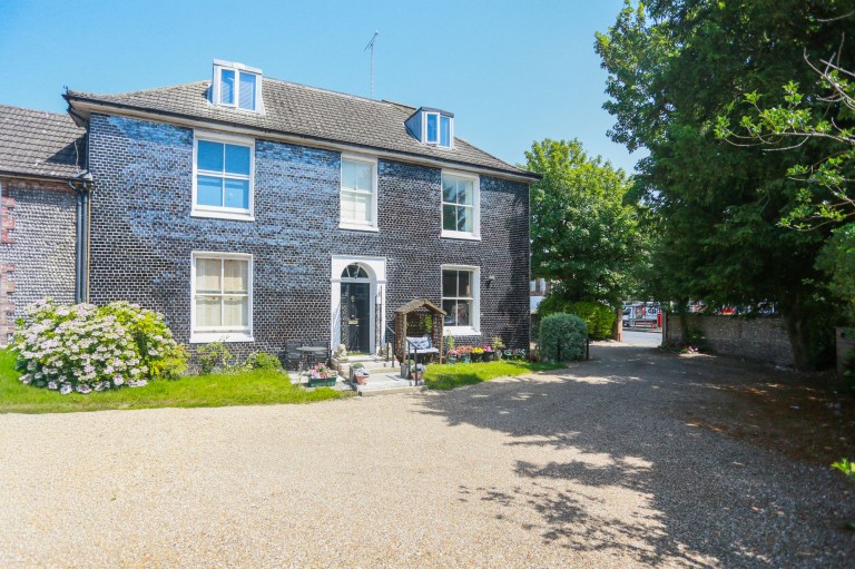 Old London Road, Wootten House, BN1