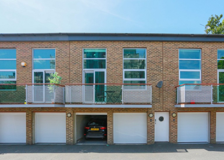 London Road, Preston, BN1