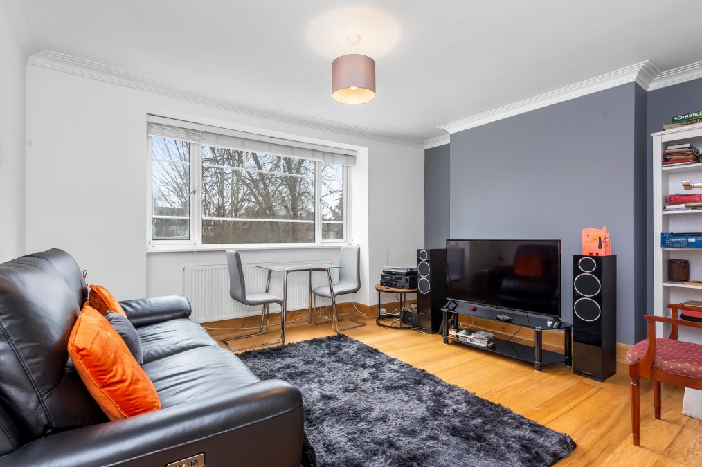 London Road, Preston, BN1