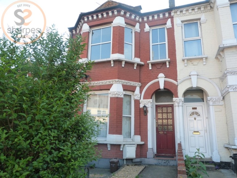 Double room in Durnsford Road, Wimbledon, London