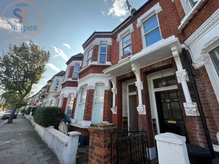 a Elspeth Road, Battersea, London