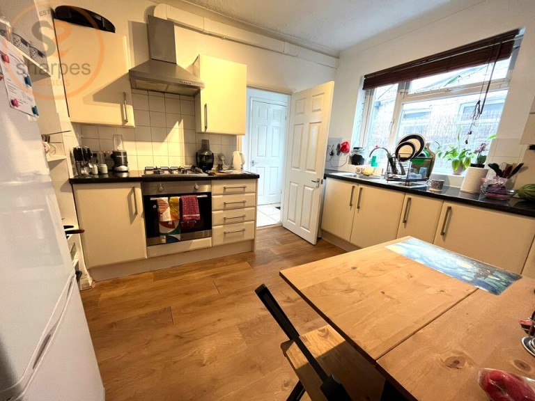 double room- Boyd Road, London