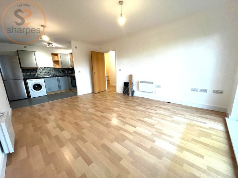 Damask Court, Cleeve Way, Sutton, London