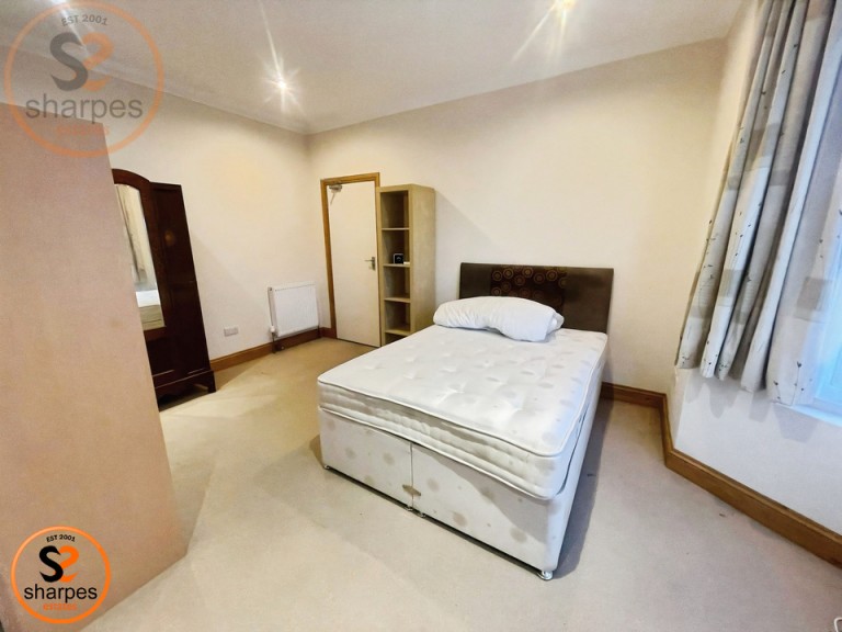 Ground floor Robinson Road, Merton, London, Greater London