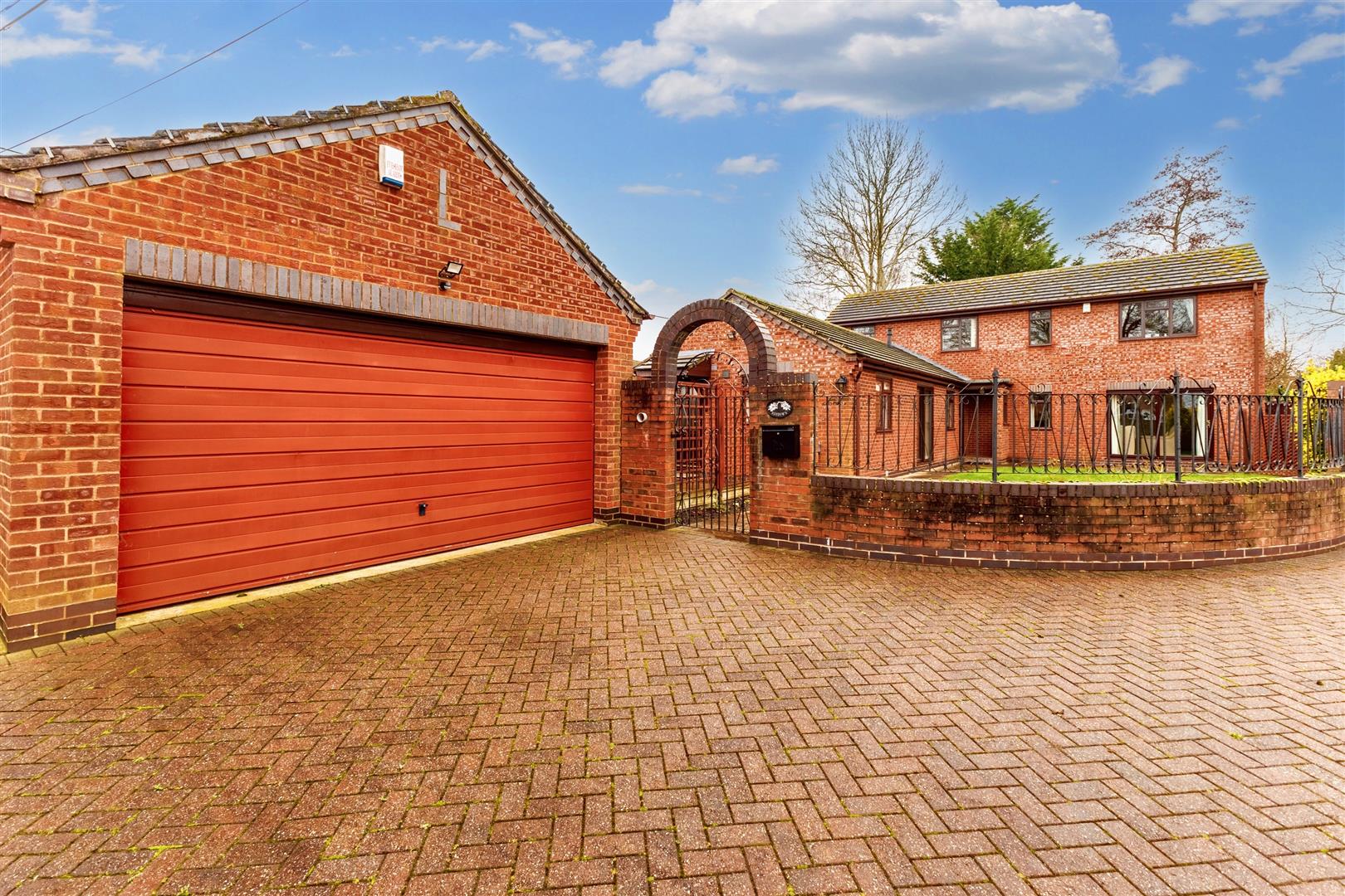 Image of Manor Farm Lane, Main Street, Pinvin, Pershore