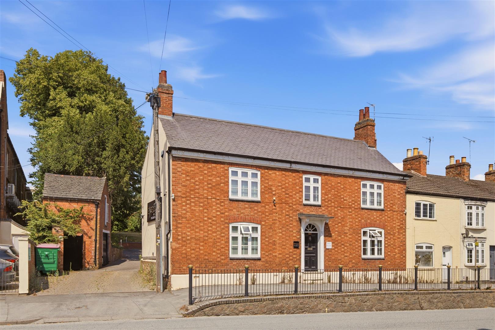 Image of London Road, Oadby, Leicester
