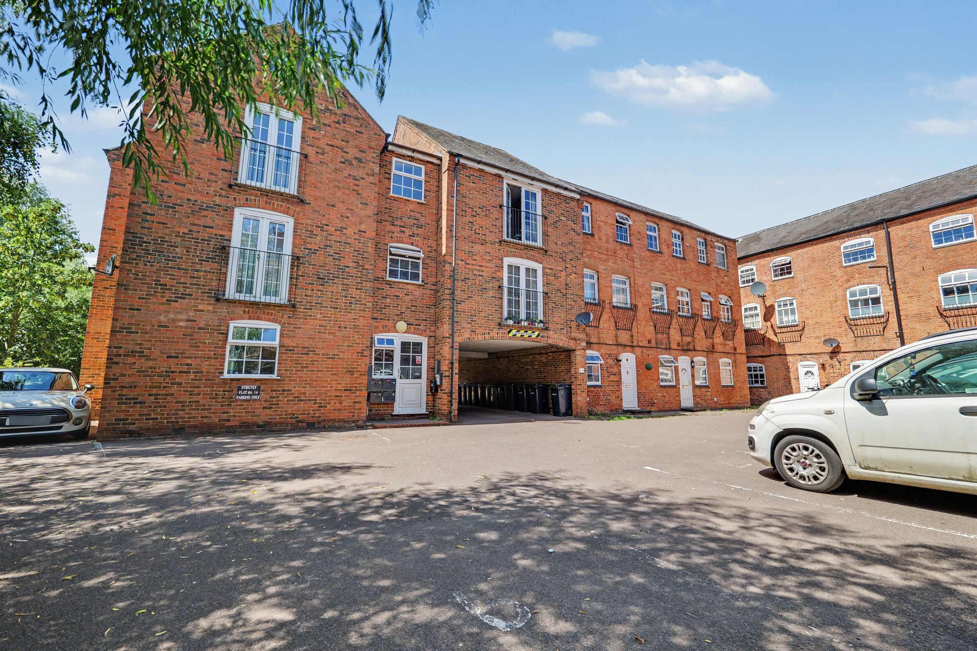 Image of St. Marys Road, Hampton Court, LE16