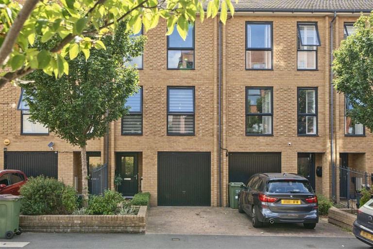 Felnex Avenue, Wallington