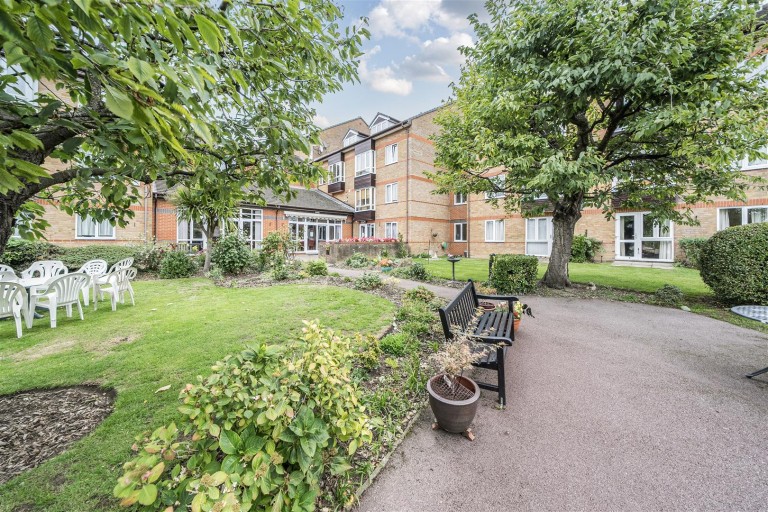 Thicket Road, Sutton