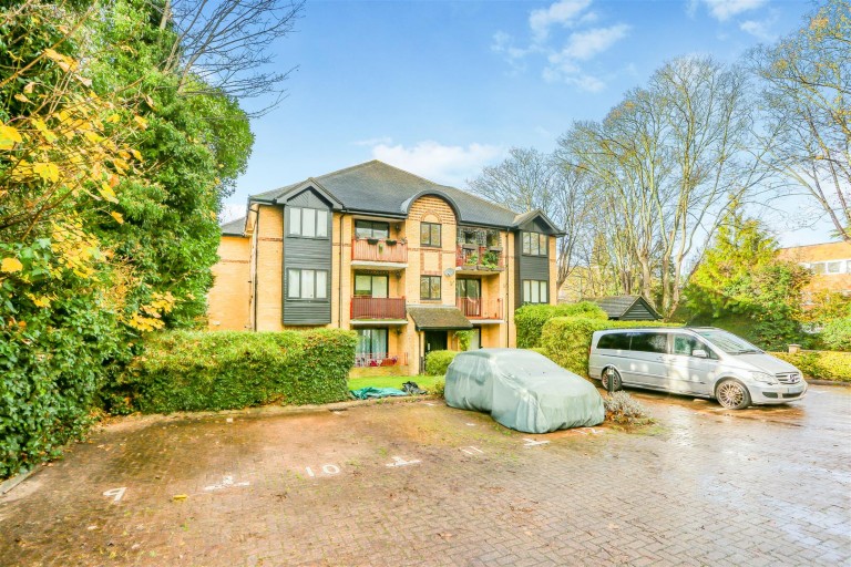 The Downsway, Sutton