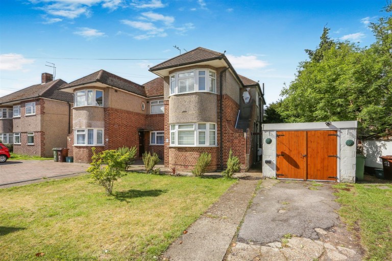 Benhill Wood Road, Sutton