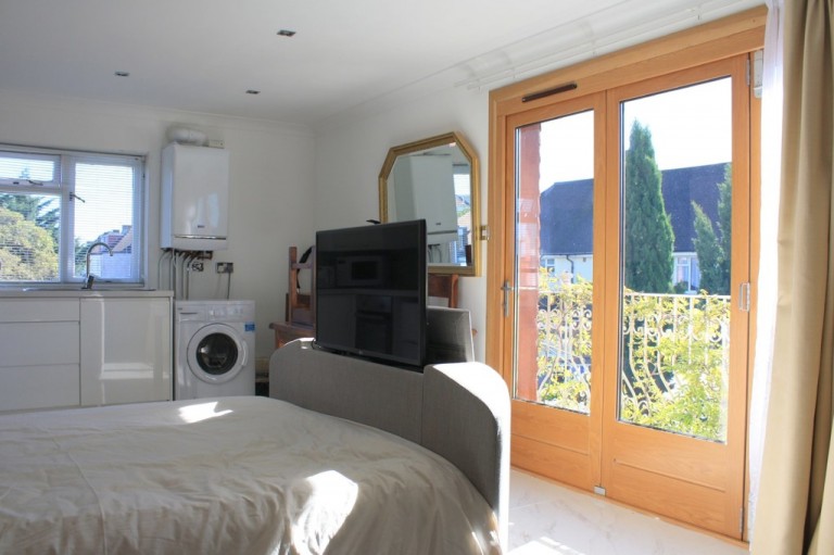 Viola Avenue, Stanwell