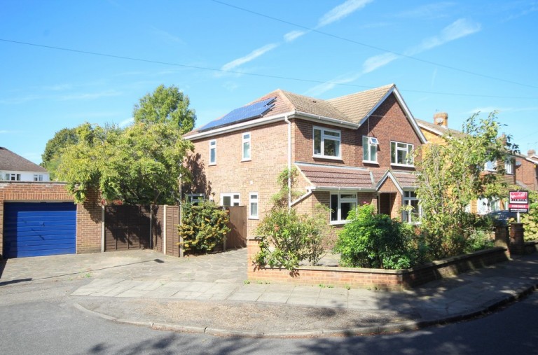 Knightsbridge Crescent, Staines-upon-Thames, TW18
