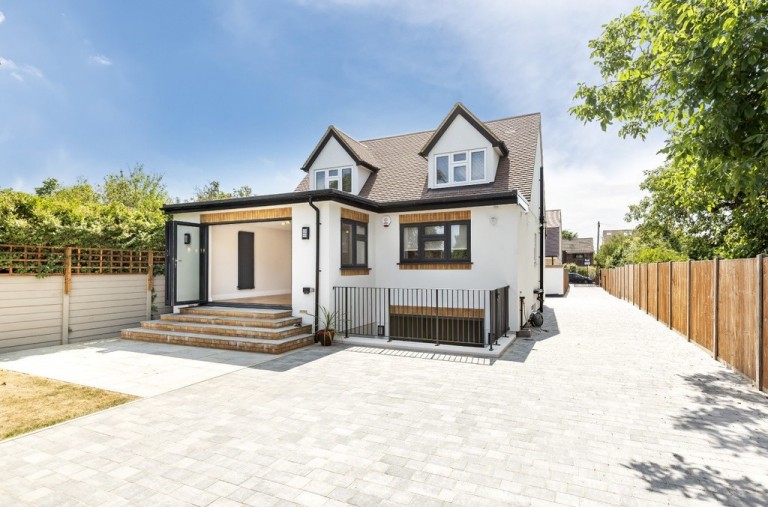 Squires Road, Shepperton