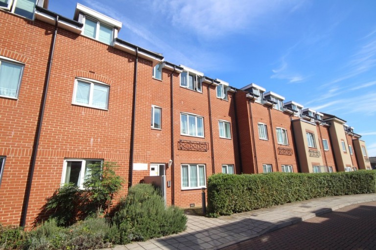 Dudley Place, Staines-upon-Thames, TW19