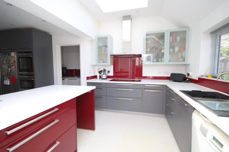 Warwick Avenue, Egham