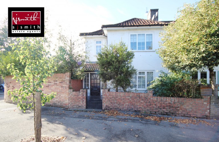 Shepperton Road, Laleham Village