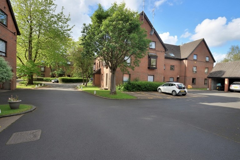 Moormede Crescent, Staines-upon-Thames